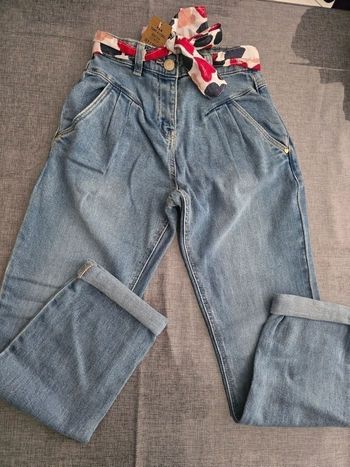 Neuf(non porté)🏷 😍🩷superbe  jeans mom  10 ans fille🌸🩷🤩
