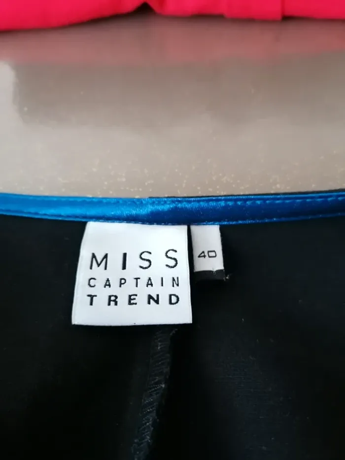 robe Miss captain taille 40 comme neuve - photo numéro 4