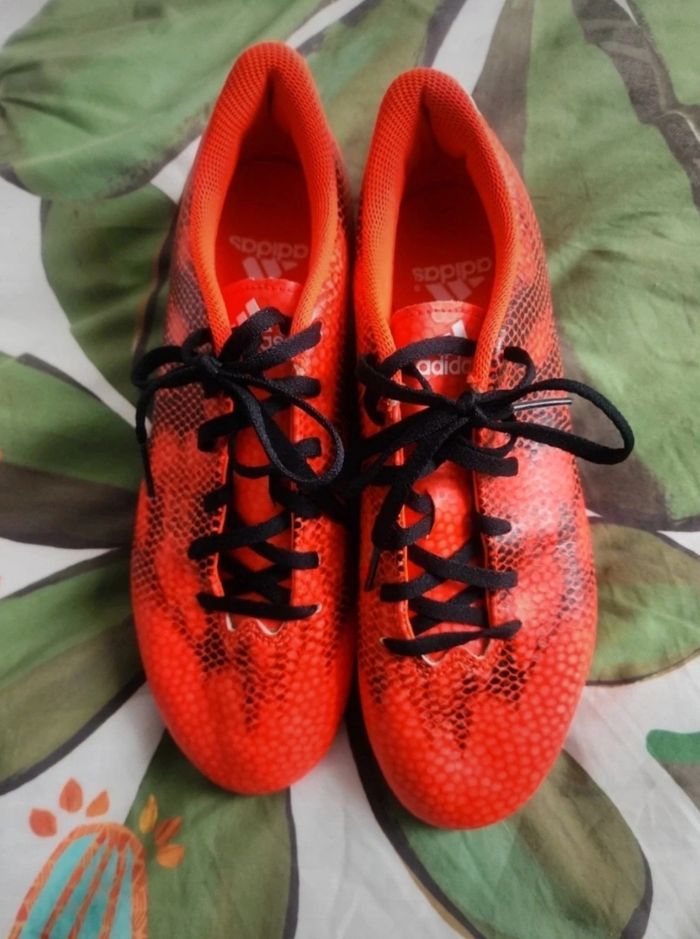 Chaussures à crampons taille 42