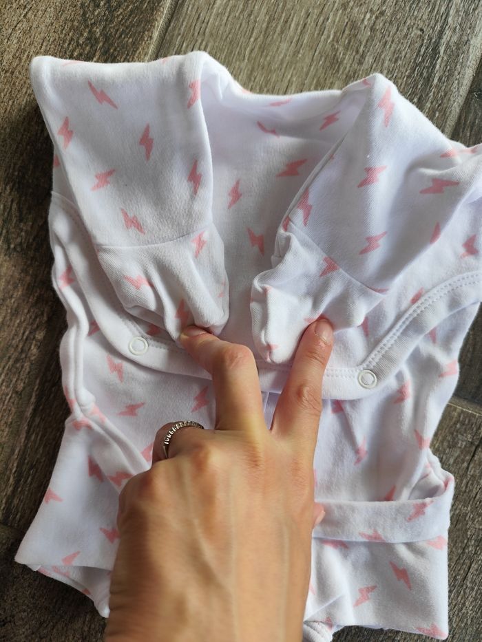 Superbe lot à paillettes de 4 pyjamas été coton 1 bonnet et des moufles - photo numéro 5