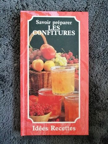Livre Savoir préparer Les confitures en très bon état