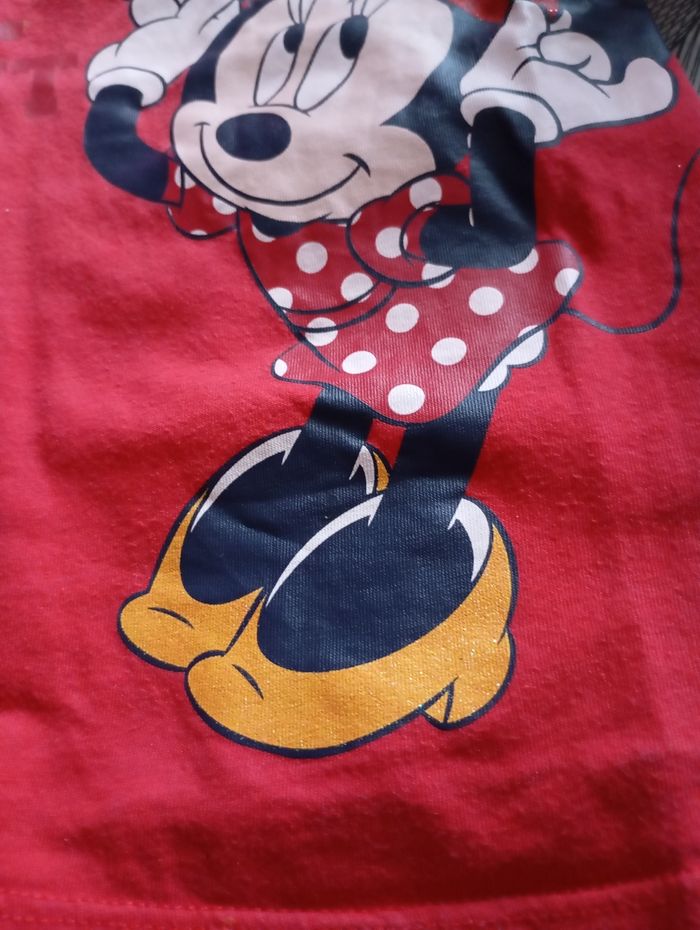 Tee-shirt,3/4 ans,manches longues,,coton ,rouge et motif Minnie avec paillettes , ,Disney Minnie Mouse, très bon état - photo numéro 8