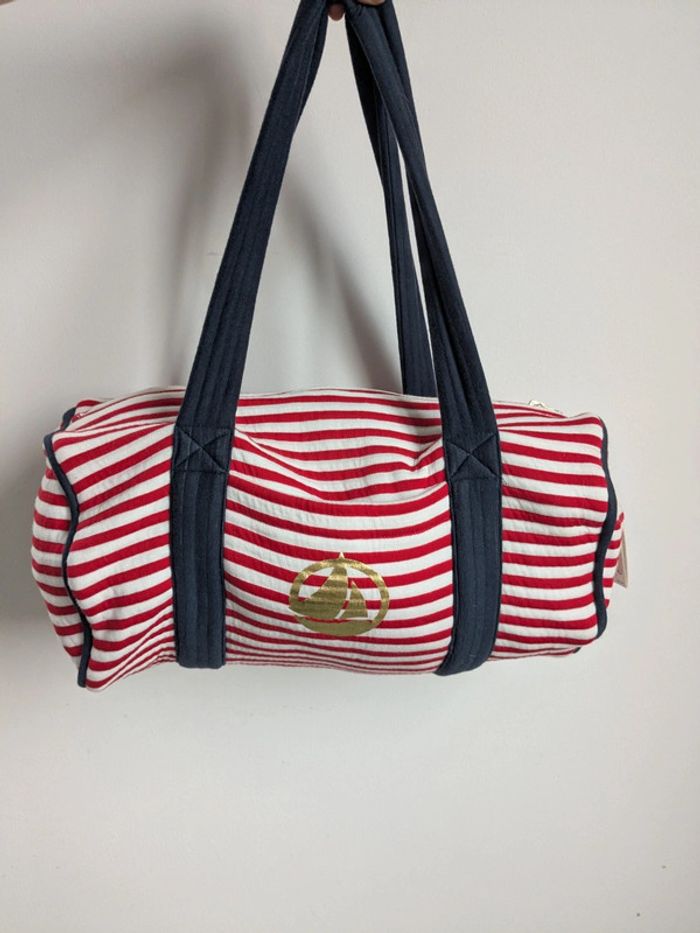 Sac rayé rouge et blanc anses bleu petit bateau