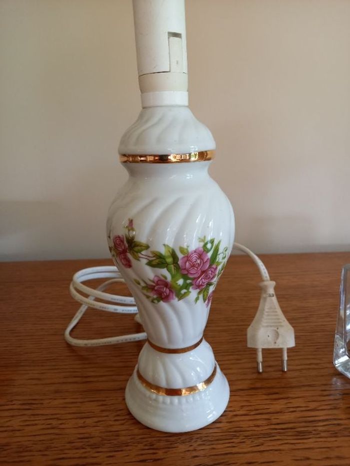 Joli pied de lampe blanc