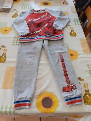 Ensemble pantalon et pull Cars