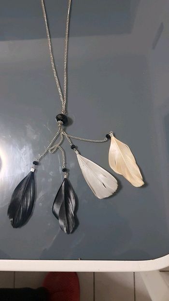 Joli collier long 4 plumes