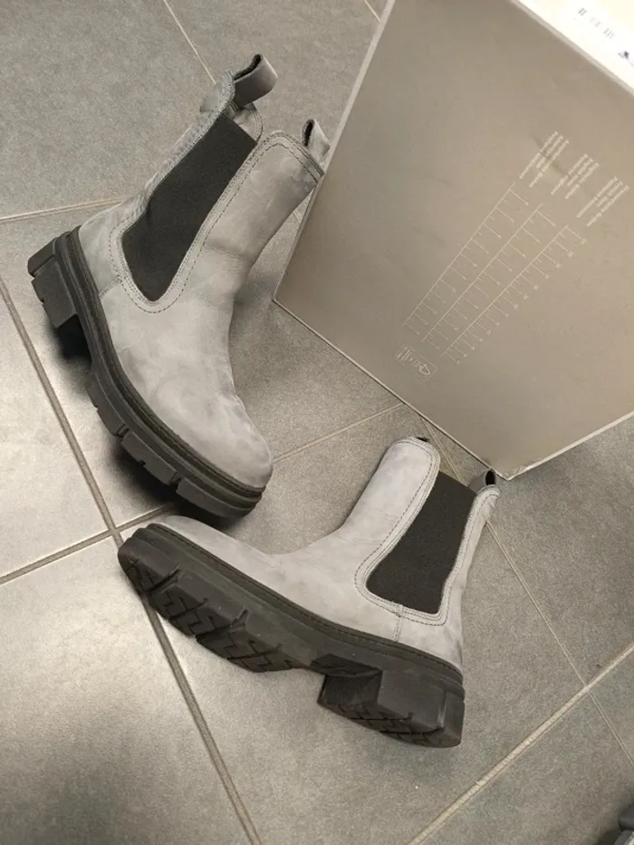 Boots grise en nubuc