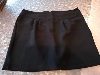 Jupe noire taille 46 ici et maintenant