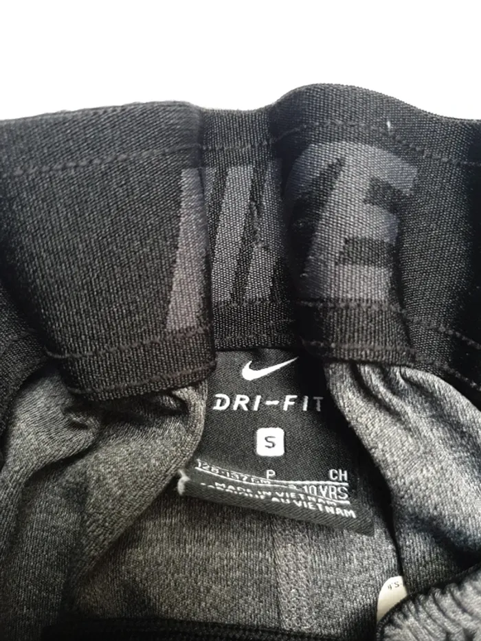 Short Nike gris foncé et noir - photo numéro 4