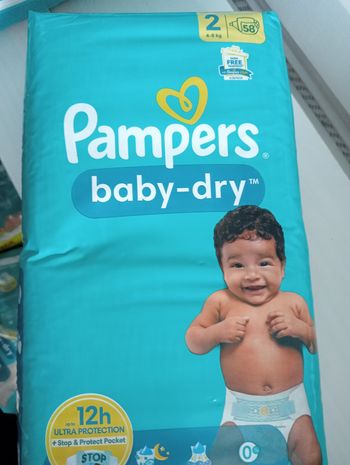 Couches Pampers taille 2