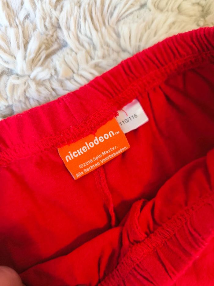 Short rouge - photo numéro 3