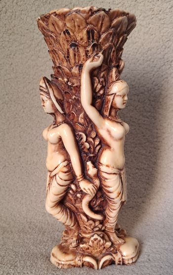 Vase en résine thème asiatique