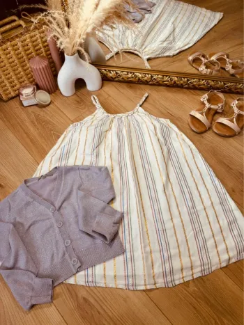 Taille 10 ans robe et gilet fille Kiabi vynil fraise Lila et couleurs * scintillant * 🌷