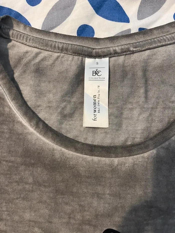 Teeshirt neuf taille S - photo numéro 3