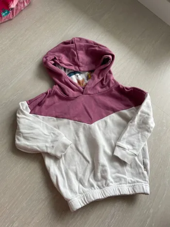 Pull à capuche violet blanc 3 ans