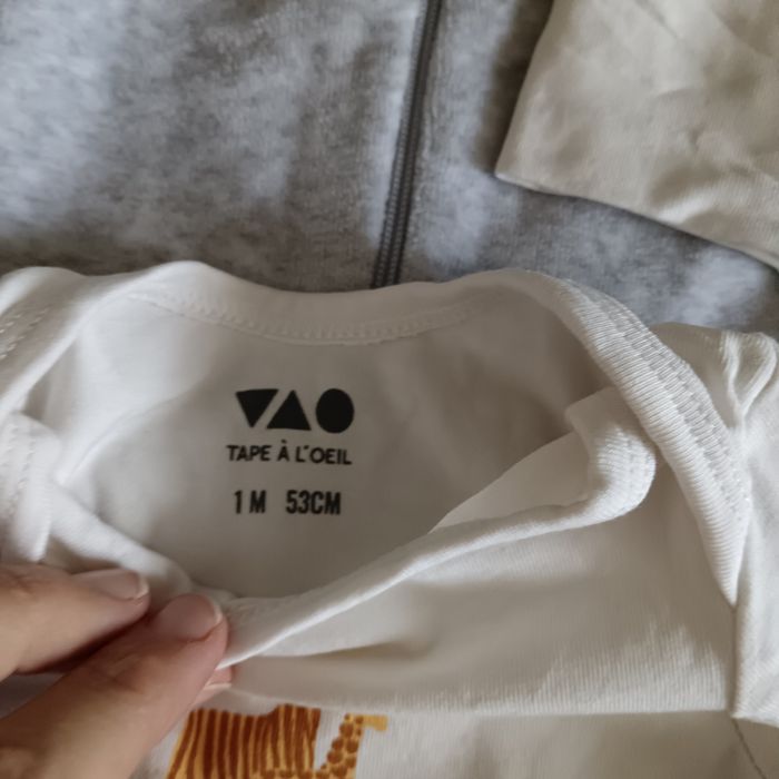 Lot pyjama et bodys - photo numéro 2