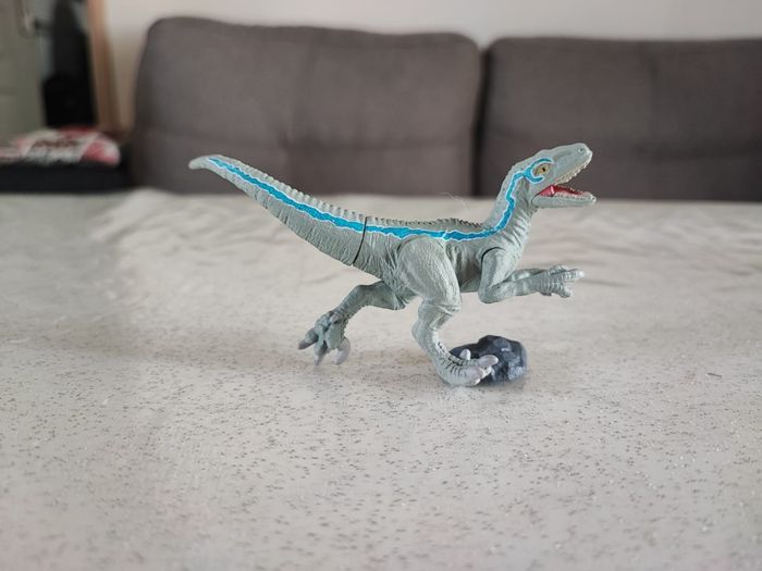 Figurine Jurassic World dominion Blue - photo numéro 3