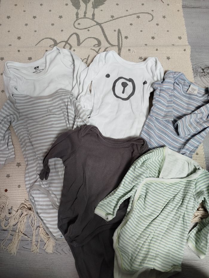 Lot bodys manches longues 6 mois - photo numéro 2