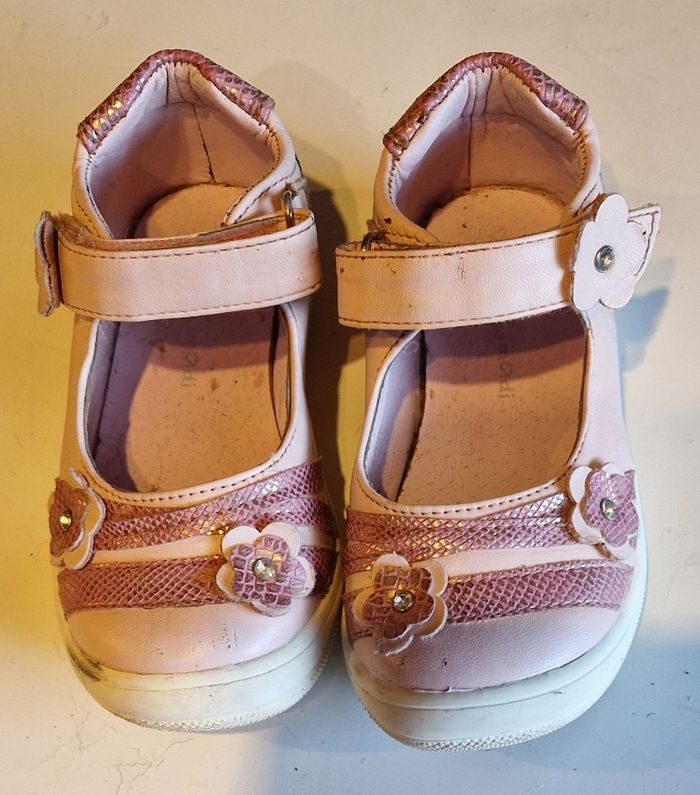 Petite chaussure rose pointure 23 marque kiadi
