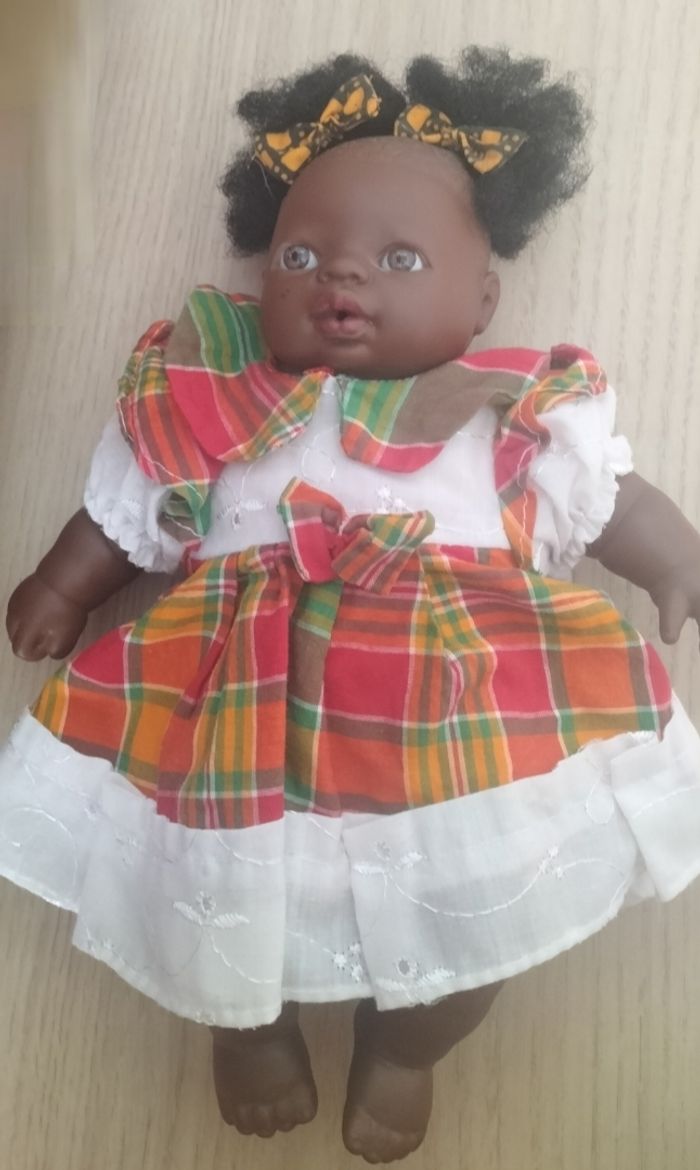 Jolie poupée noire - photo numéro 2