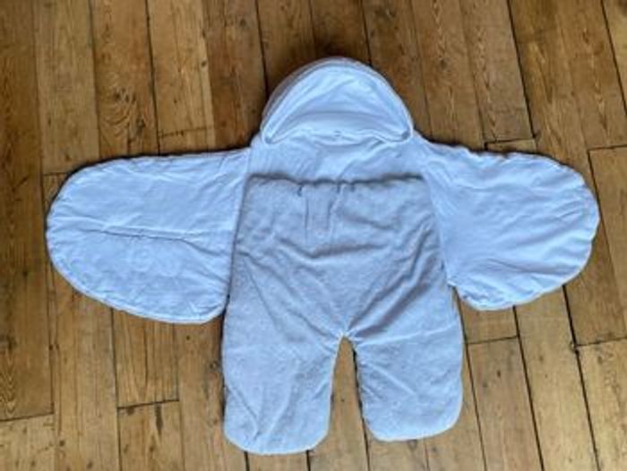 Nid de naissance en velours doux avec jambes, sécurité auto - photo numéro 8