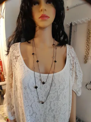 Collier, sautoir, trèfles noirs, double rangée, couleur doré