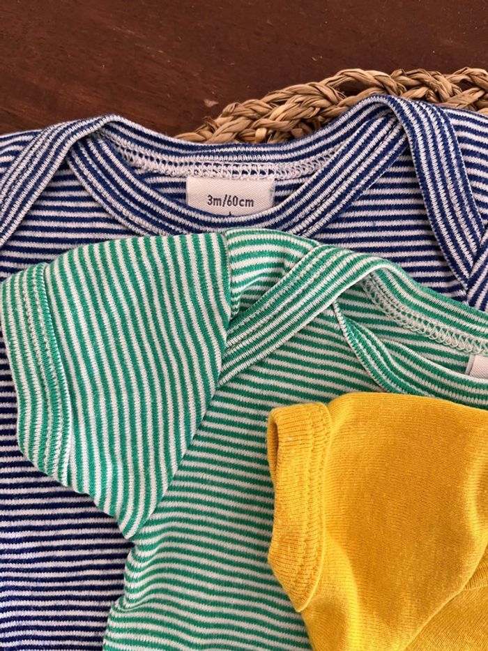 Lot bodys été Petit Bateau - photo numéro 2