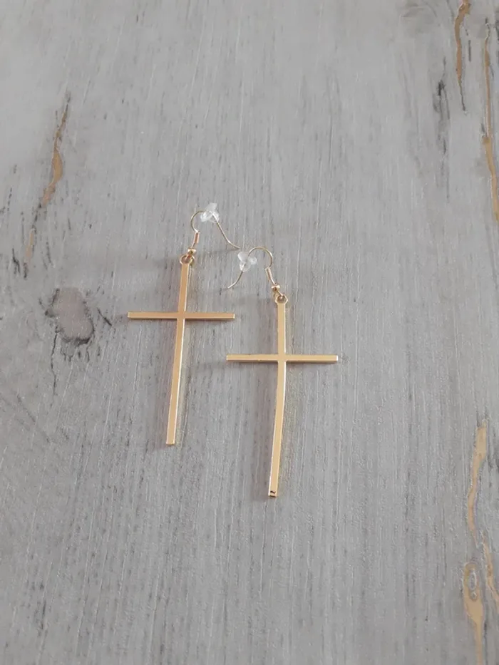 Boucles d'oreilles croix dorées