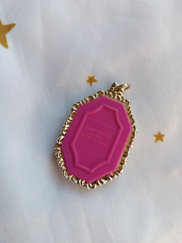 Médaillon pretty locket doré golden pendentif collier Polly pocket bluebird figurine mini small - photo numéro 3