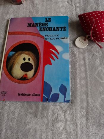 Livre"Le manége enchanté"