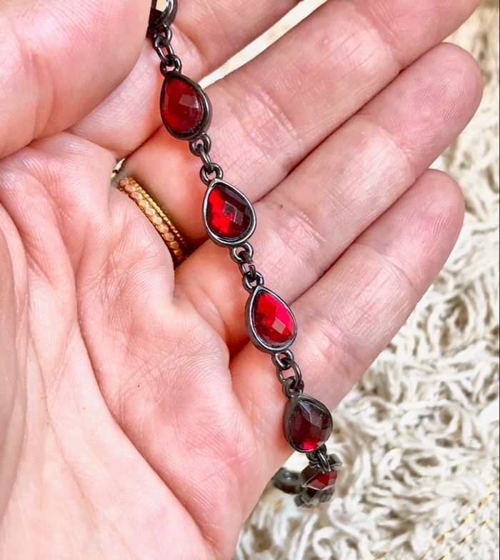 💜 Sublime bracelet noir & rouge Kiabi très bon état 💜 - photo numéro 2