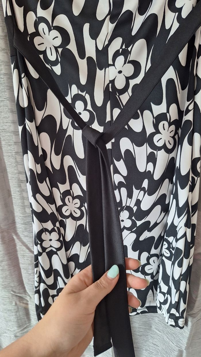 Robe dos nu - photo numéro 4