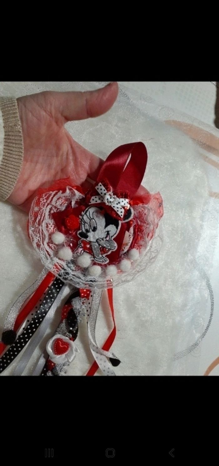 Jolie décoration murale minnie 7cm de diametre chambre fille