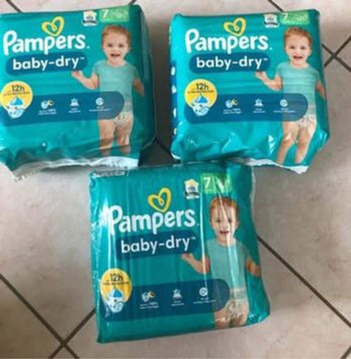 Lot de 3 paquets de couches Pampers baby dry taille 7 neufs dans emballage