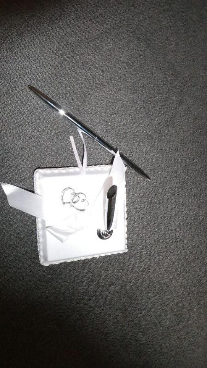 Porte-stylo blanc avec coeur