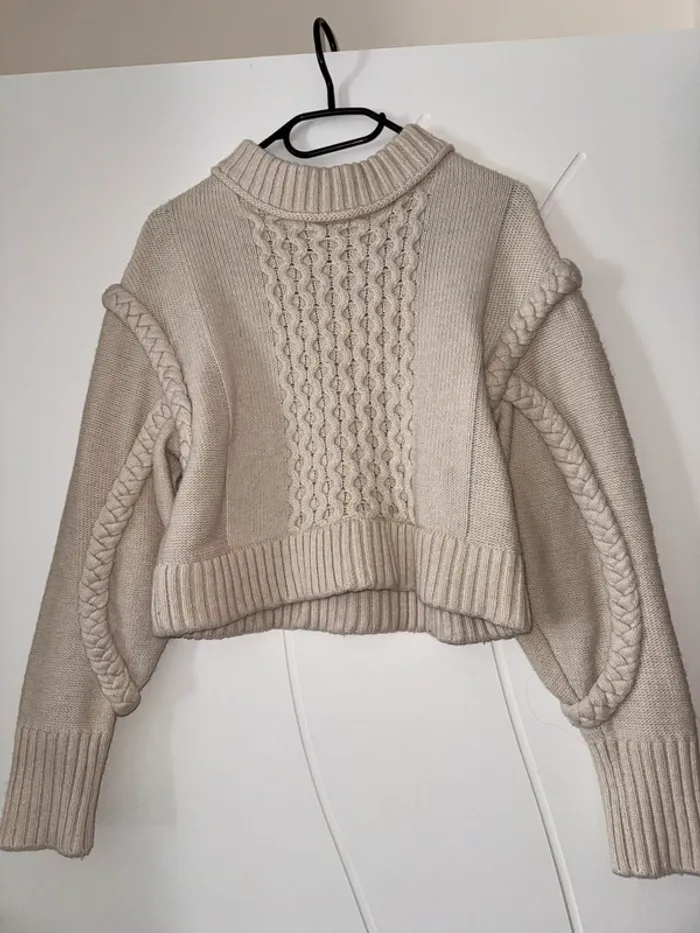 Pull court beige Zara