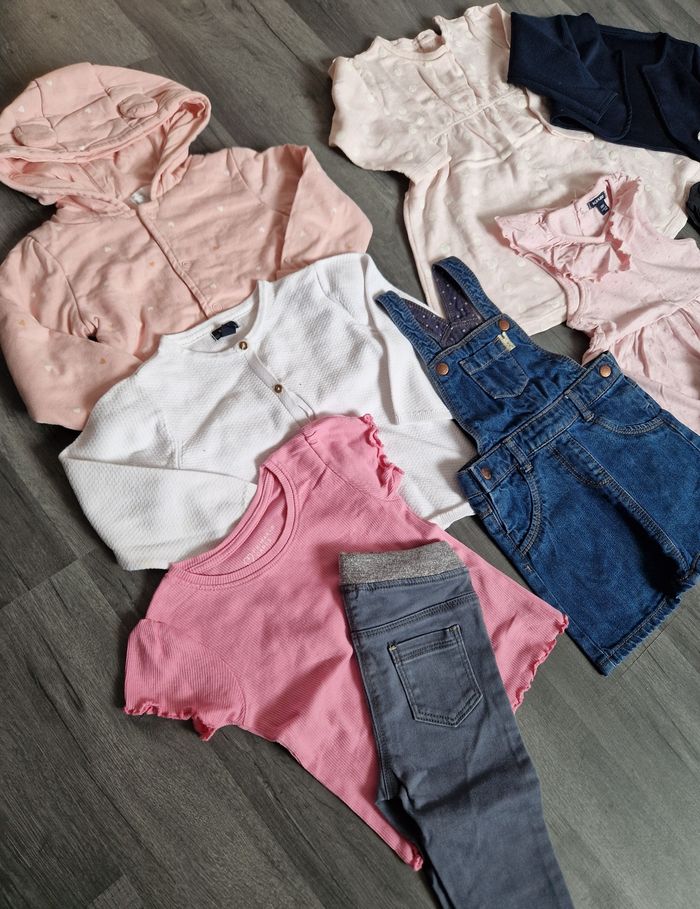 Lot de vêtements - photo numéro 2