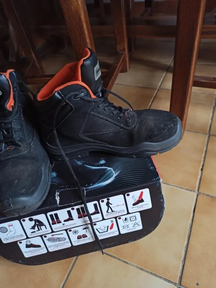 Paire de chaussures de sécurité taille 41 - photo numéro 6
