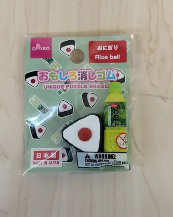 Set 2 gommes Daiso "Omoshiro keshigomu" : Onigiri & Matcha
