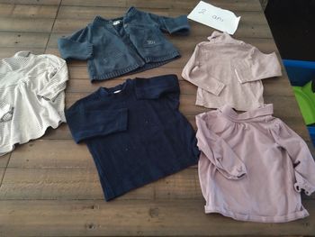 Ensemble gilet , sous pull t 2 ans