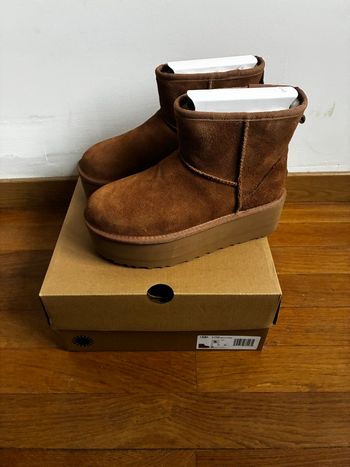 UGG Classic Ultra Mini Platform - Taille 37 - Neuves