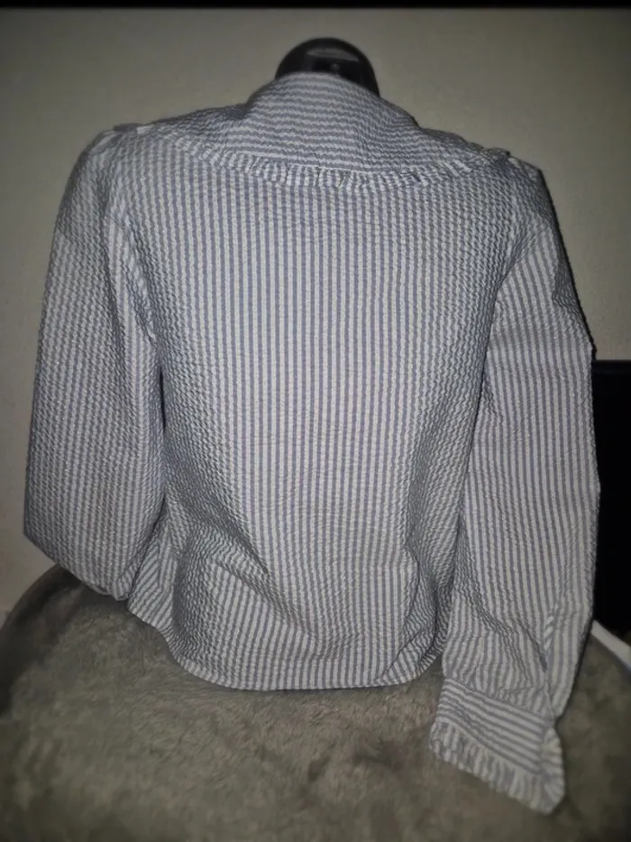 Blouse vintage en excellent état. Taille S - photo numéro 2