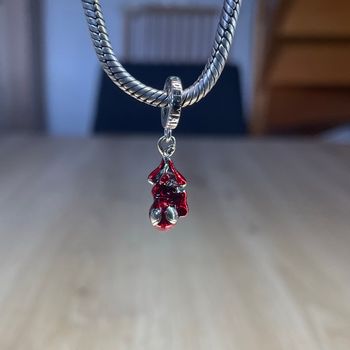 Charm Pandora Spider-Man – Marvel, argent 925, très bon état, rare et stylé !
