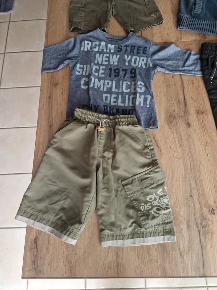 Lot - 2 tee shirt + 2 shorts + 1 veste - 3 ans - photo numéro 2