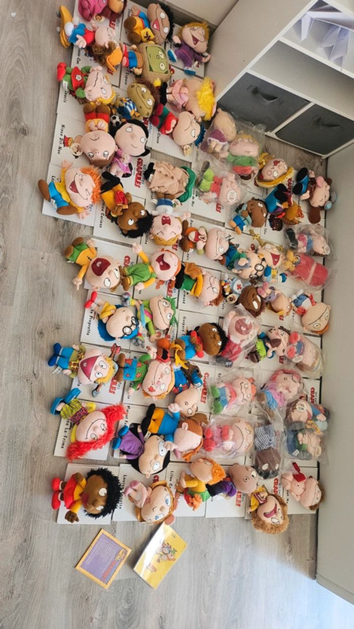 Lot livres les petites crapules et peluches