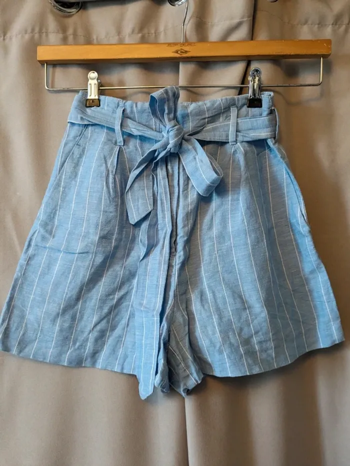 Short taille haute à nouer
