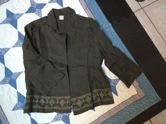 Veste chemisier lin kaki broderies style vintage