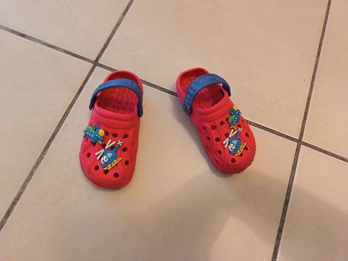 Crocs rouge hélicoptères T24 - photo numéro 2