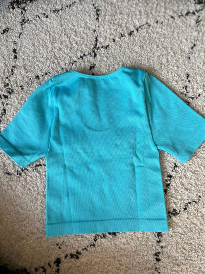 Tee-shirt ajusté bleu - photo numéro 3