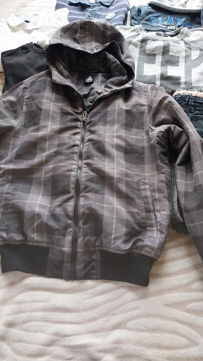 Lot 11 vêtements garçon 10 ans - photo numéro 2